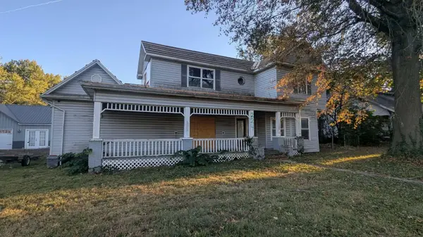 224 W Summit AVE, Seymour, MO 65746