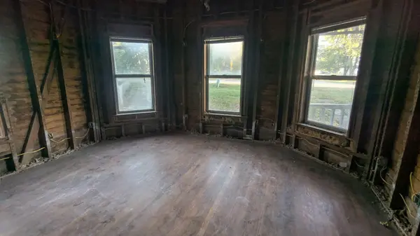 224 W Summit AVE, Seymour, MO 65746