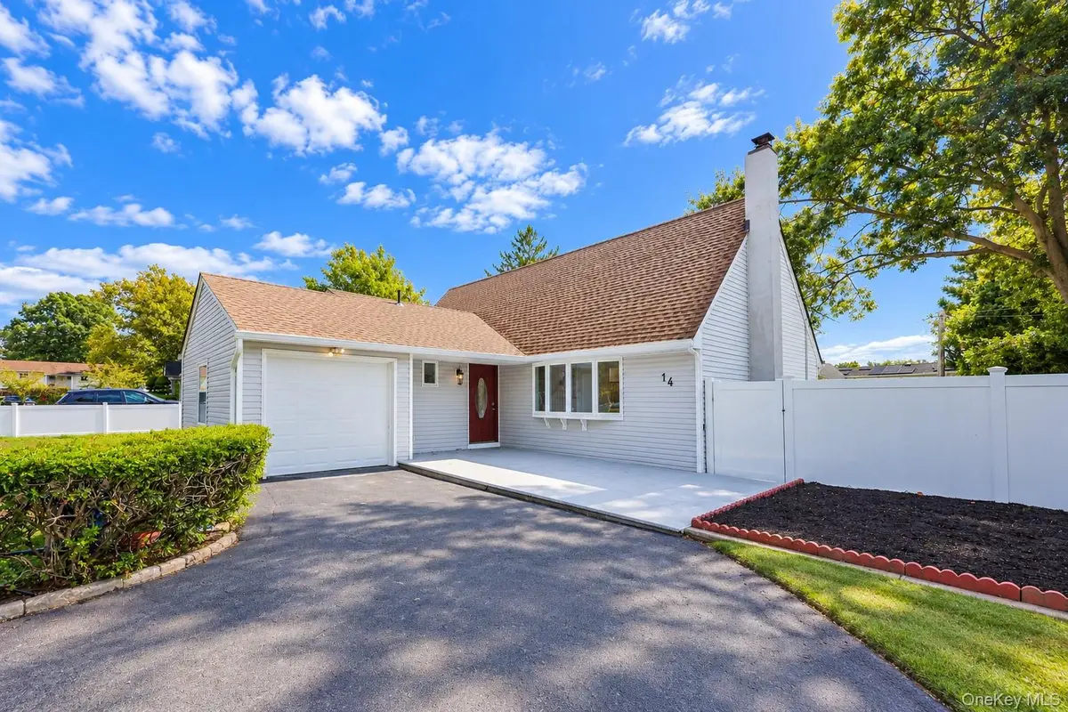 14 Arcadia DR, Dix Hills, NY 11746