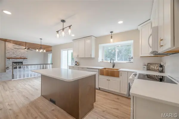 4114 Stafford Woods CT, St Charles, MO 63304