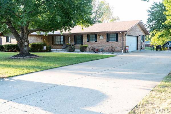 103 Melanie LN, Collinsville, IL 62234