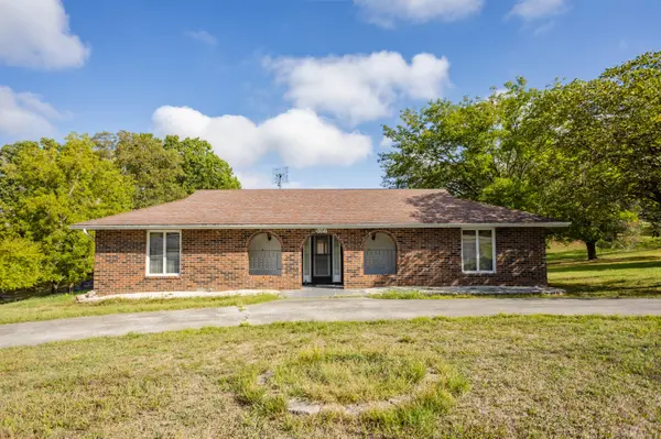 102 E Mockingbird LN, Crane, MO 65633