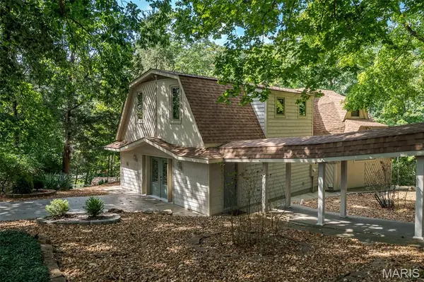 1806 Shield CT, Lake Sherwood, MO 63357