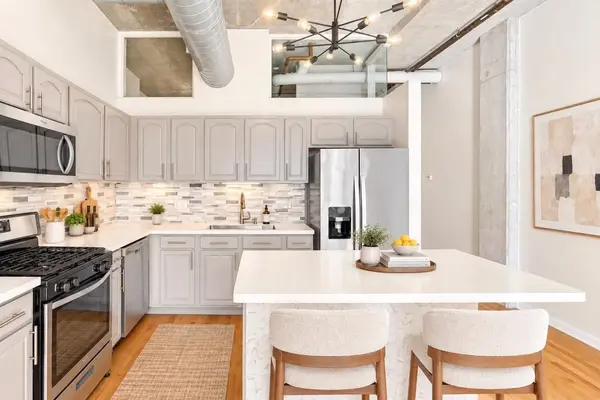 933 W Van Buren ST #803, Chicago, IL 60607