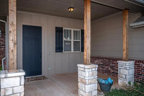 8404 NW 158th ST, Edmond, OK 73013