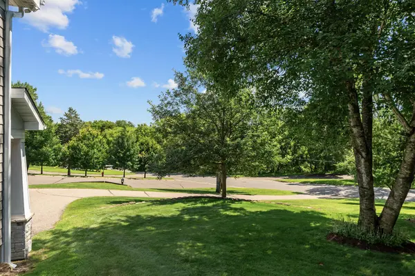 7300 Prairie View DR, Eden Prairie, MN 55346