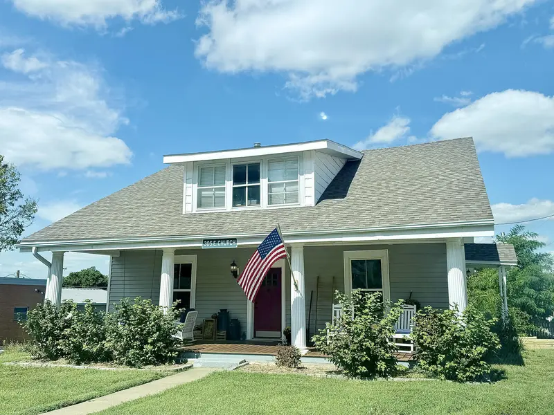 305 E Church ST, Ozark, MO 65721