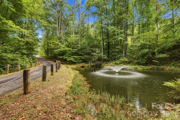 1079 Dupont RD, Hendersonville, NC 28739