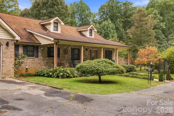 1079 Dupont RD, Hendersonville, NC 28739