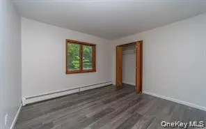 40 Pine LN, Pine Bush, NY 12566