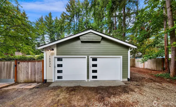 18934 Forest Park DR NE, Lake Forest Park, WA 98155
