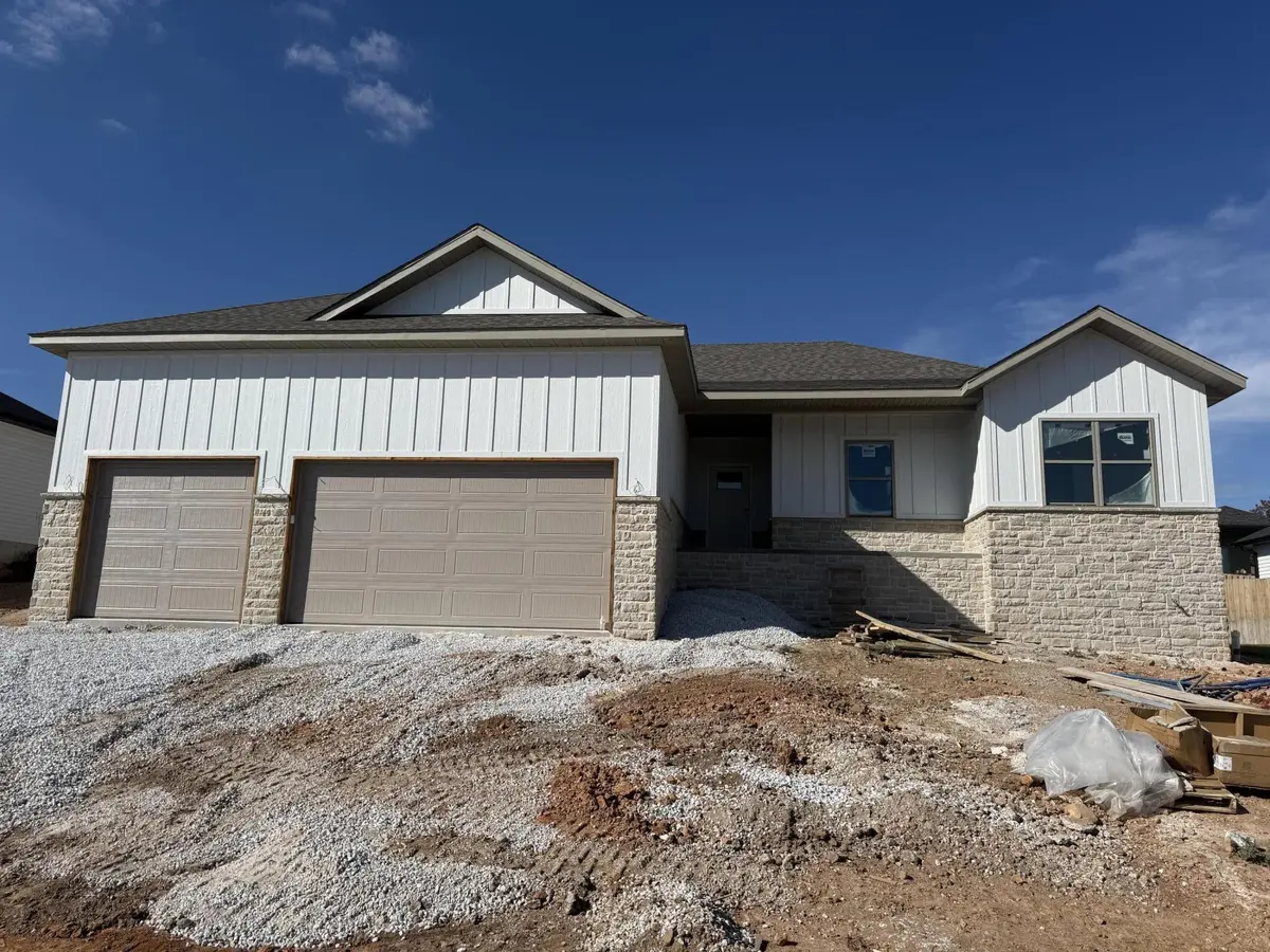 2505 W Webb RD, Ozark, MO 65721