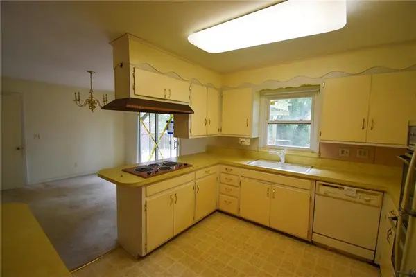 7301 W 89th ST, Overland Park, KS 66212