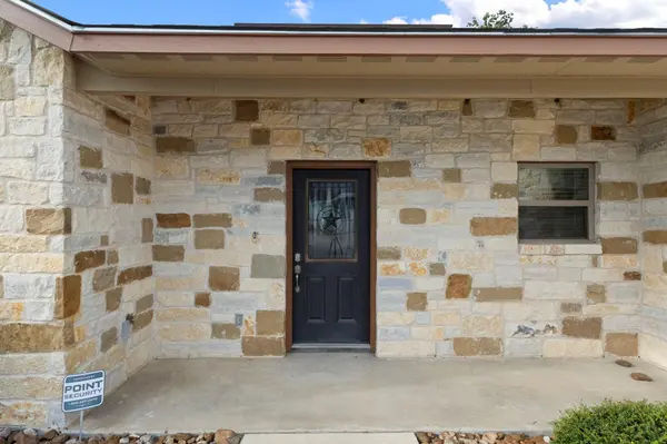 120 Navarro XING, Seguin, TX 78155