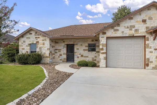 120 Navarro XING, Seguin, TX 78155