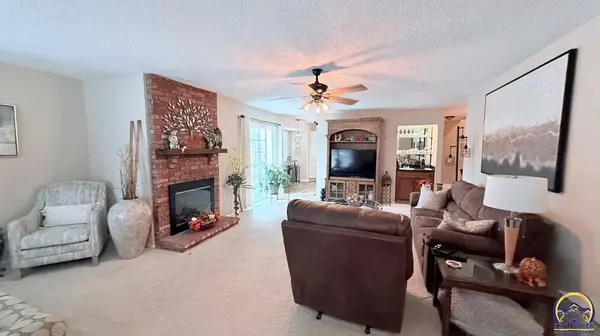 2926 SW Foxcroft 3 CT, Topeka, KS 66614