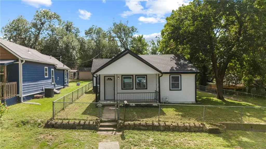 817 Pawnee ST, Leavenworth, KS 66048