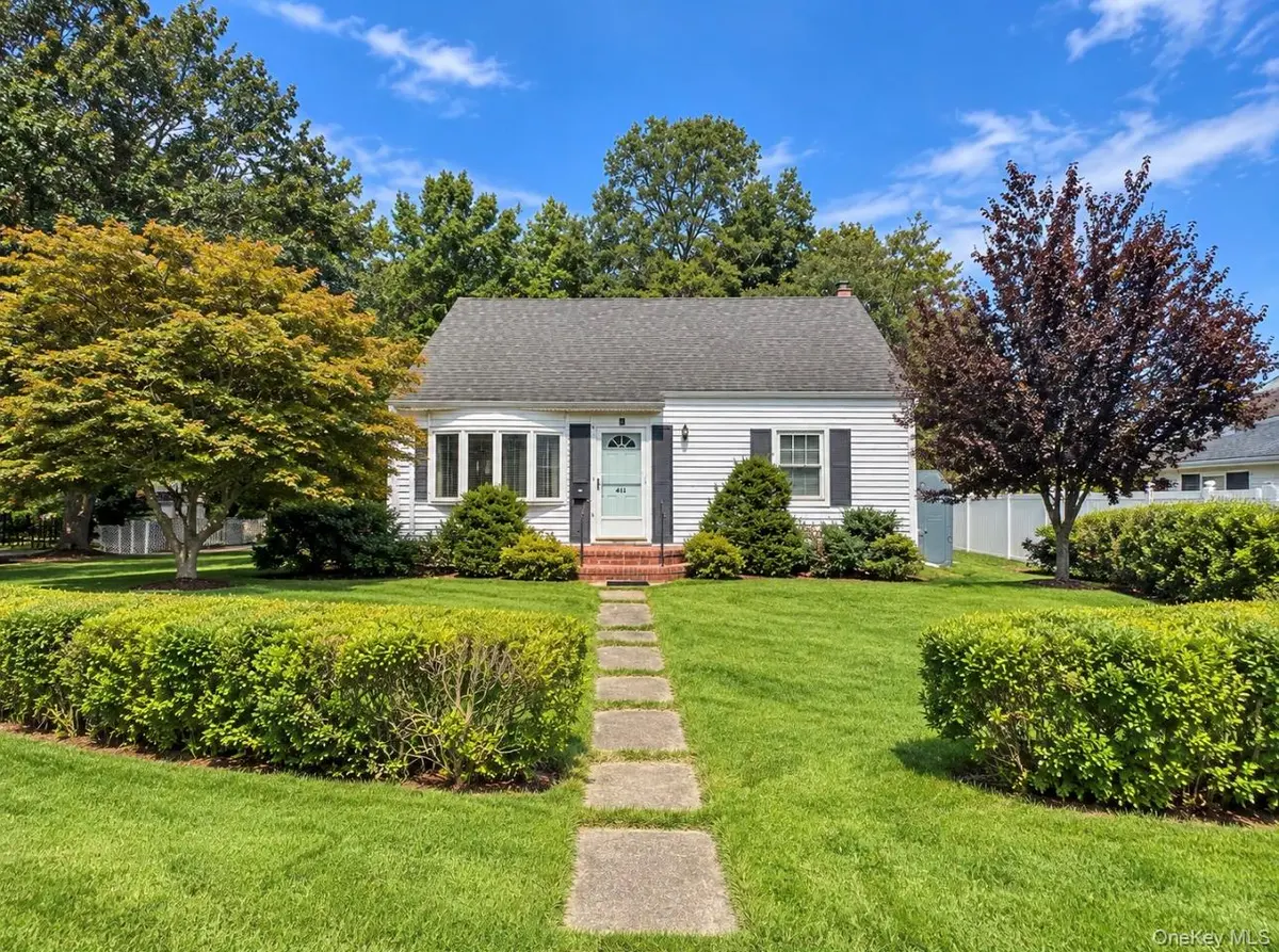 411 Howells RD, Bay Shore, NY 11706