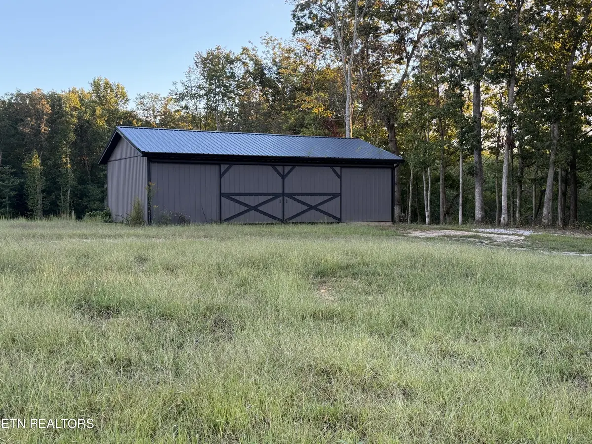 1 Taylor Place Rd, Jamestown, TN 38556