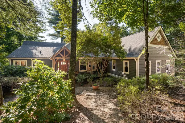 137 Bear Landing DR, Hendersonville, NC 28792
