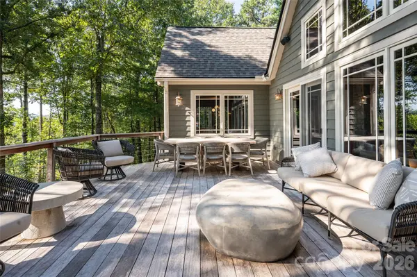 137 Bear Landing DR, Hendersonville, NC 28792