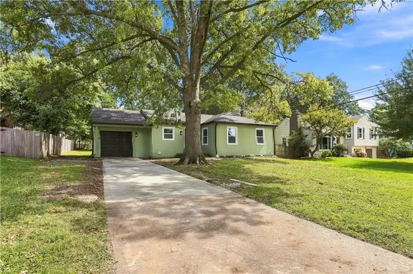 7907 Reinhardt LN, Prairie Village, KS 66204