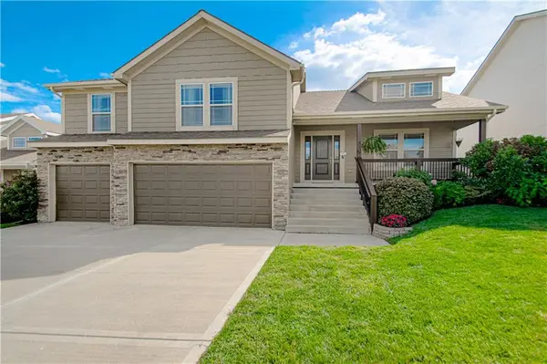 21425 W 47th TER, Shawnee, KS 66218