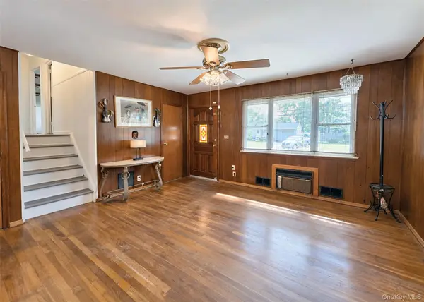 27 Halsey ST, Port Jefferson Station, NY 11776