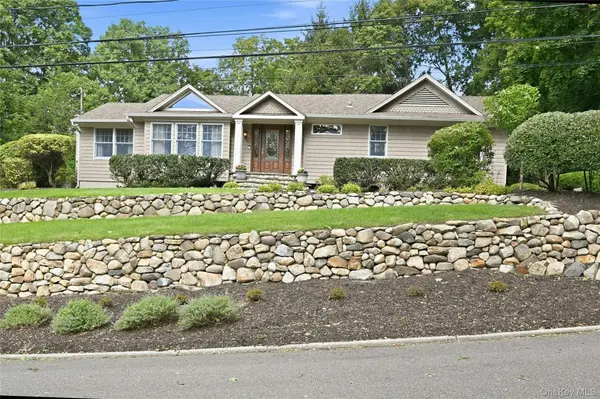 5 Hillsview RD, Stony Brook, NY 11790