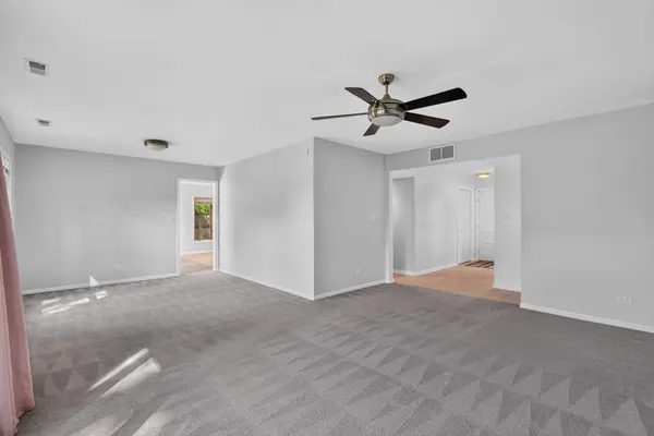 1025 Mayfield LN, Hoffman Estates, IL 60169