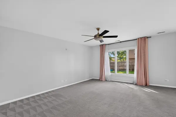 1025 Mayfield LN, Hoffman Estates, IL 60169