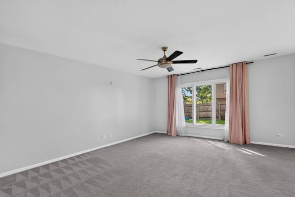1025 Mayfield LN, Hoffman Estates, IL 60169