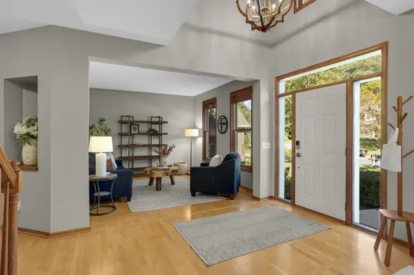 7164 Harrison Hill TRL, Chanhassen, MN 55317