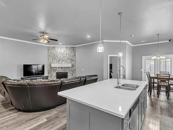 8913 Stacy Lynn LN, Yukon, OK 73099