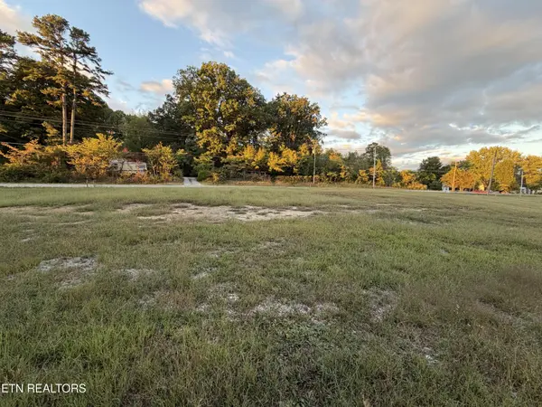 1 Taylor Place Rd, Jamestown, TN 38556