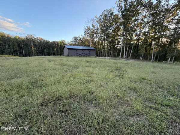 1 Taylor Place Rd, Jamestown, TN 38556
