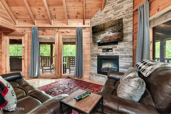 2140 Bear Haven Way, Sevierville, TN 37876