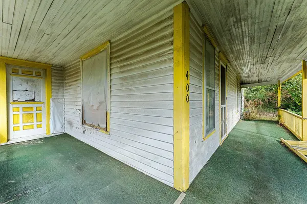 400 1st ST, Anderson, MO 64831