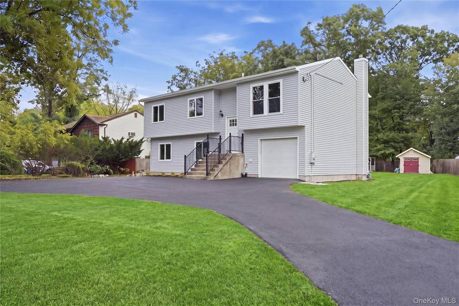 93 Mount Sinai Coram RD, Coram, NY 11727