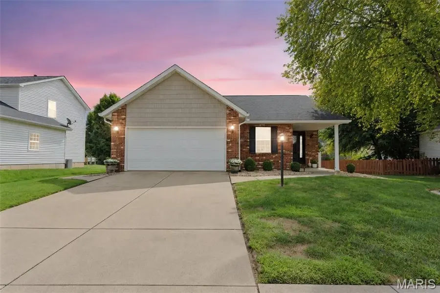 58 Julie DR, Glen Carbon, IL 62034