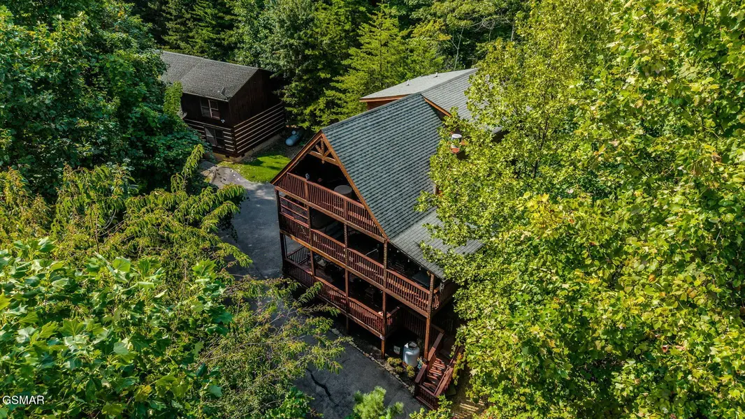 1124 Twin Oaks Road, Gatlinburg, TN 37738