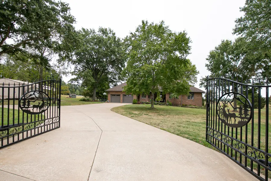 4181 E Farm Road 164, Springfield, MO 65809
