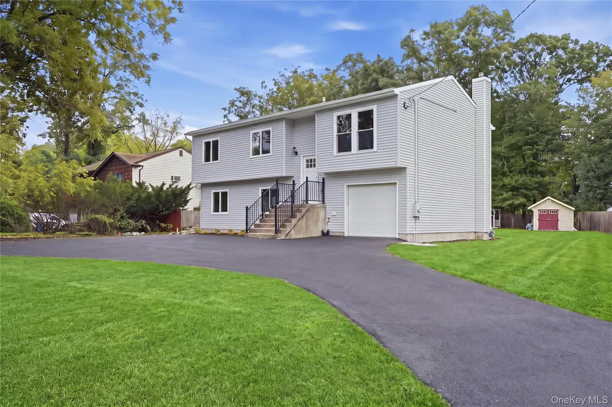 93 Mount Sinai Coram RD, Coram, NY 11727