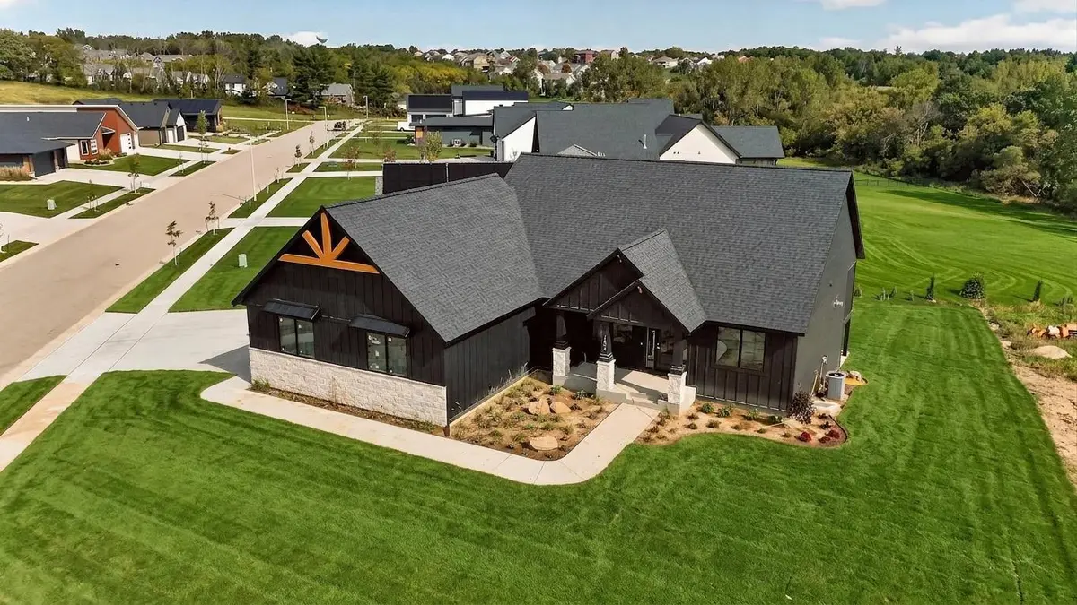 1504 Shannon Oaks BLVD NE, Rochester, MN 55906