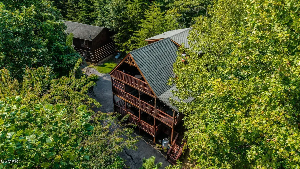 1124 Twin Oaks Road, Gatlinburg, TN 37738
