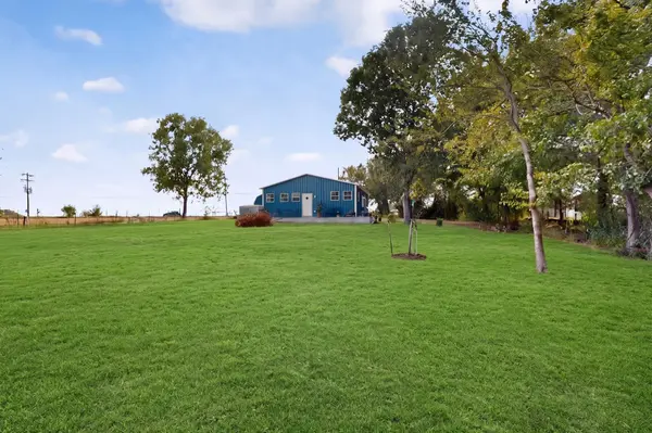 224 Old Coach LN, Elgin, TX 78621