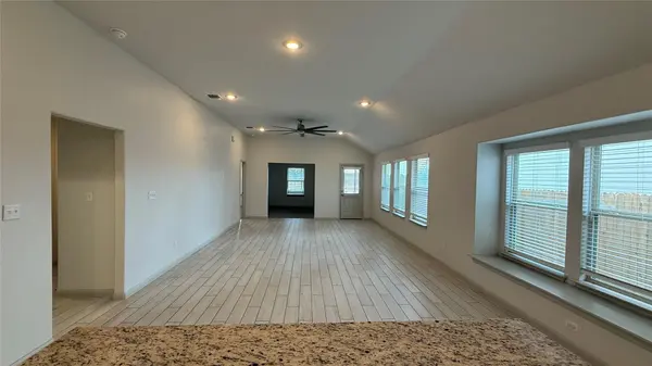 125 Woods Edge LN, Georgetown, TX 78628