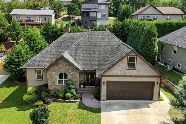 9 Pondberry CT, Asheville, NC 28806
