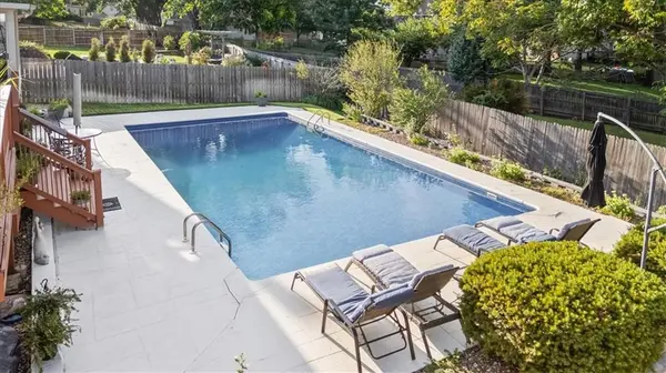 11600 W 109TH ST, Overland Park, KS 66210