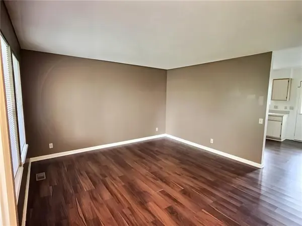 301 E 17th ST, Kearney, MO 64060